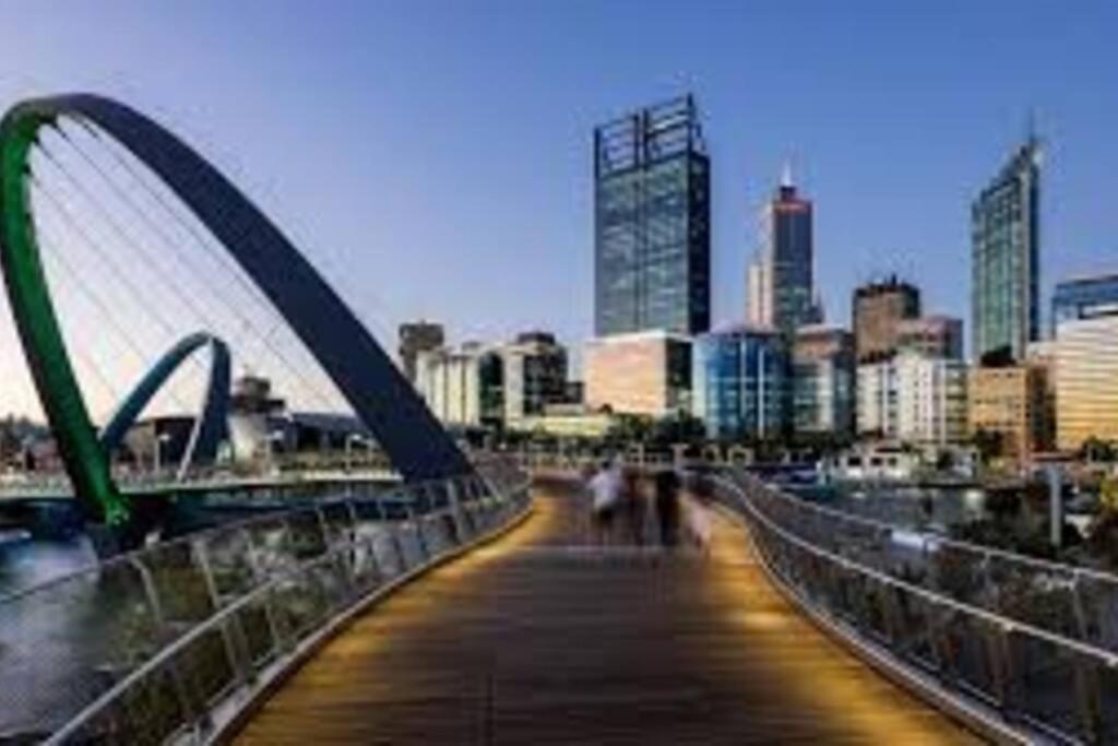In The City Perth 1B1B Pool And Nice View Exterior foto